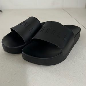 BRAND NEW Women’s NoBull sliders